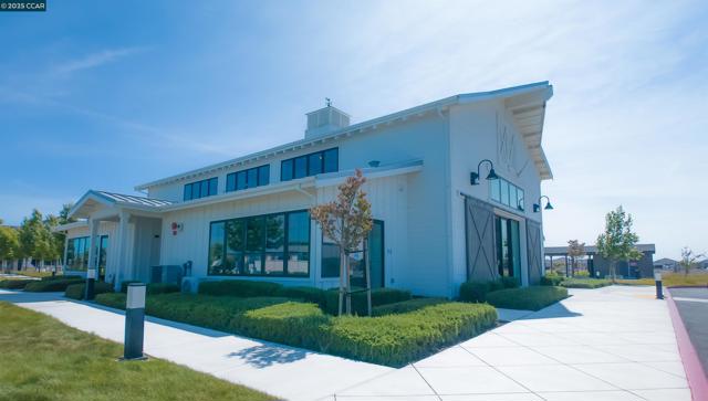 2299 Rustic Oak Ln, Rio Vista CA: https://media.crmls.org/mediaz/6244b943-fe20-411f-9982-a32496056bcd.jpg