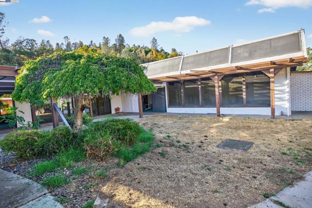 20521 Upper Hillview Dr, Sonora CA: https://media.crmls.org/mediaz/6244e317-9624-4699-9499-b35afde44e72.jpg