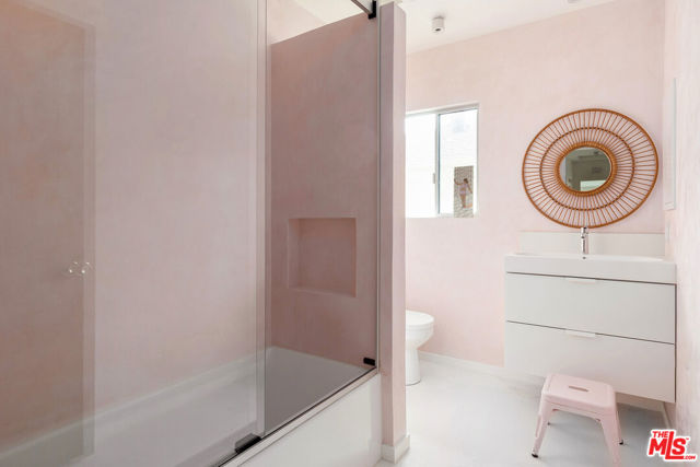 5544 W 63rd Street, Los Angeles CA: https://media.crmls.org/mediaz/62457e91-c48d-479e-81bd-5109abfb9eed.jpg