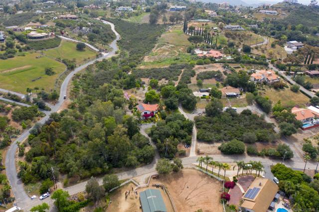 28628 Mountain Meadow Rd, Escondido CA: https://media.crmls.org/mediaz/62459a98-b7df-4d1d-a361-cce8dabf31dc.jpg