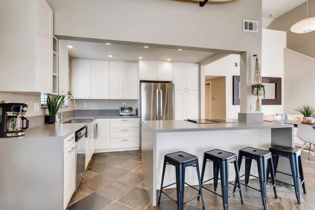 Detail Gallery Image 12 of 30 For 536 via De La Valle a,  Solana Beach,  CA 92075 - 3 Beds | 2 Baths