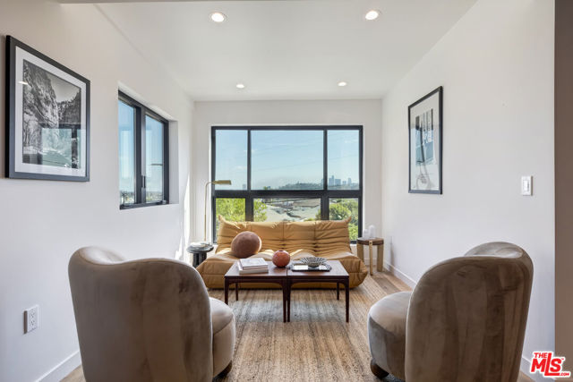 3404 Glenalbyn Drive, Los Angeles CA: https://media.crmls.org/mediaz/6246984b-ea1a-47f3-aa9e-c3d2f52acb14.jpg