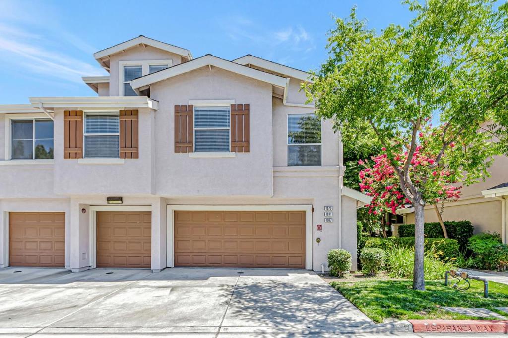 1075 Esparanza Way