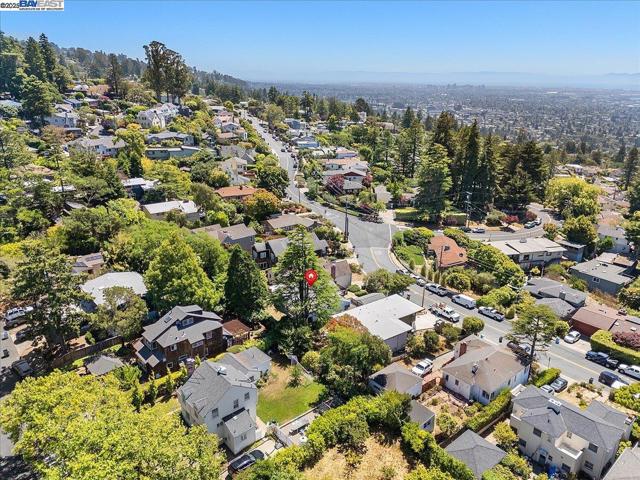 543 Grizzly Peak Blvd, Berkeley CA: https://media.crmls.org/mediaz/6246bc90-574a-41fa-a8f0-1bbca23e6bc8.jpg