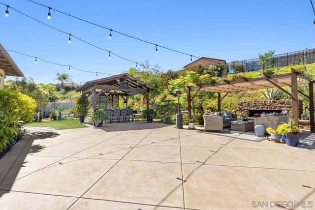 1217 Stockton Pl, Escondido CA: https://media.crmls.org/mediaz/6246c11c-b472-47d4-837d-69fdeeb2789c.jpg