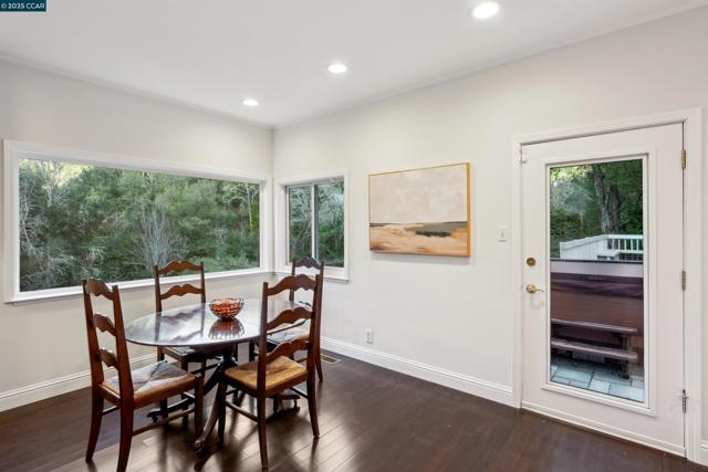 35 Tiger Tail Court, Orinda CA: https://media.crmls.org/mediaz/6246e708-5b86-4929-abfe-ed13babc6fc0.jpg