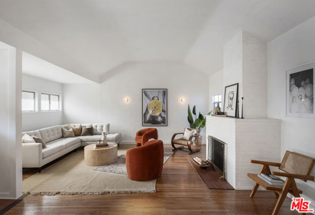 2316 Kenilworth Avenue, Los Angeles CA: https://media.crmls.org/mediaz/62478225-3858-4bb4-8513-424fbc5a76d1.jpg