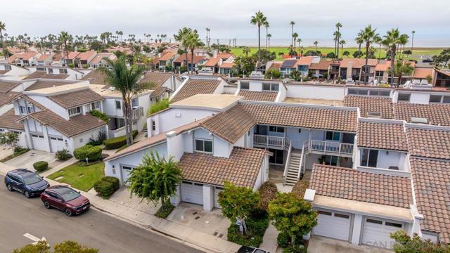 94 Kingston Ct W, Coronado CA: https://media.crmls.org/mediaz/6247a355-a08d-4440-a4c5-8873a0f45ba2.jpg