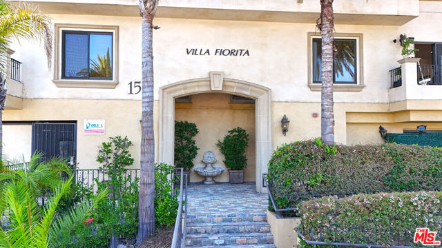 155 N Hamilton Drive, Beverly Hills CA: https://media.crmls.org/mediaz/62481971-787a-4f5f-88dd-88dbbb071808.jpg