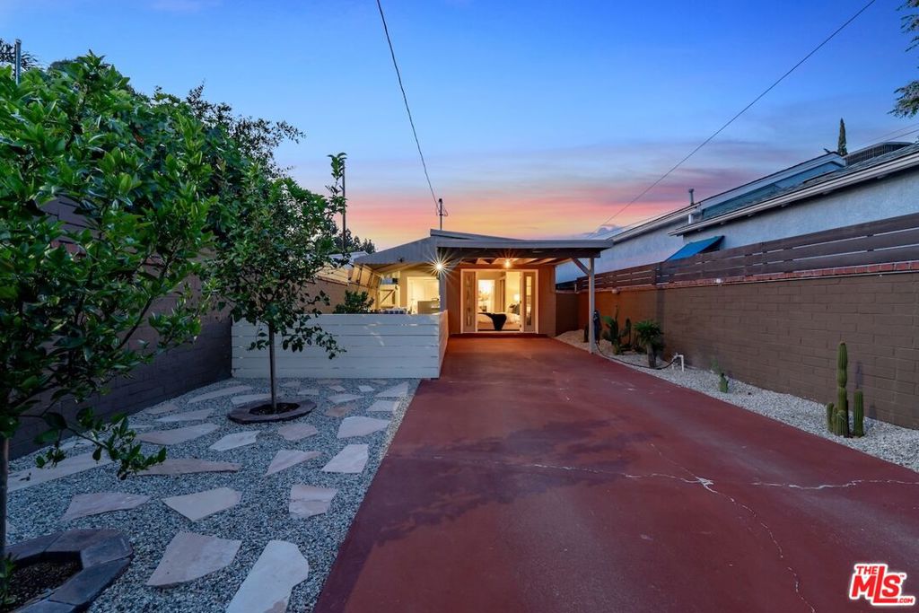 2914 W Chandler BoulevardBurbank image #21
