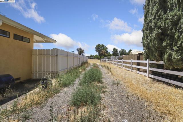 Image 43 of 47 For 16650 Von Sosten Road
