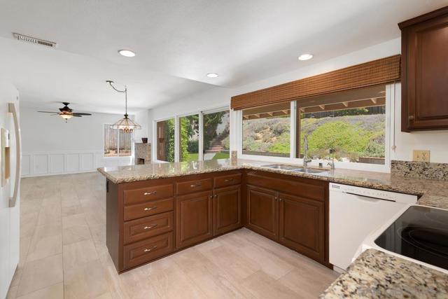 12847 Abra Pl, San Diego CA: https://media.crmls.org/mediaz/6248d98a-94ee-4fbb-863b-11359f98d75c.jpg