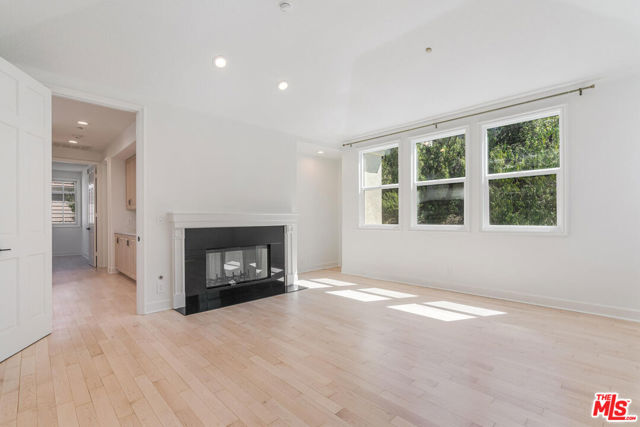 2370 Brookshire Lane, Los Angeles CA: https://media.crmls.org/mediaz/6248db9f-e45f-49d2-b347-81eb2a899ffd.jpg