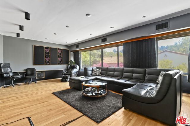 5940 Manola Way, Los Angeles CA: https://media.crmls.org/mediaz/62491ef5-11f6-4035-8b93-0b455aad37c6.jpg