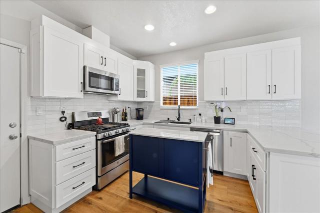 705 Otter Court, Fairfield CA: https://media.crmls.org/mediaz/62493916-27bd-4658-accf-703226ad156a.jpg