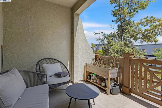 2683 5Th St, Alameda CA: https://media.crmls.org/mediaz/624965d3-f58d-4e55-bf7d-4ecdd80818d9.jpg