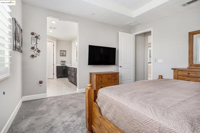 525 Stone Mountain Dr, Oakley CA: https://media.crmls.org/mediaz/6249d044-7a28-4880-bdc7-40b7bd316613.jpg