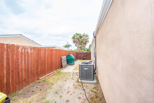 829 Warmlands Avenue, Vista CA: https://media.crmls.org/mediaz/624a0a9e-45b8-4823-b304-8324d968d792.jpg