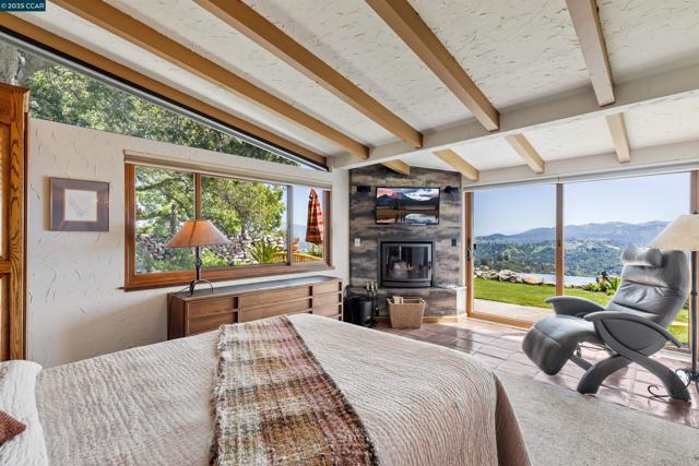 1176 Brown Ave, Lafayette CA: https://media.crmls.org/mediaz/624a325d-e967-4e36-8b1a-3800d70773b2.jpg
