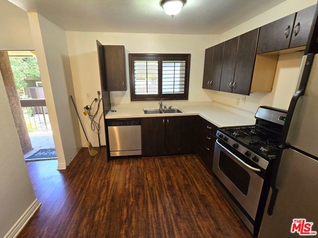 18350 Hatteras Street, Tarzana CA: https://media.crmls.org/mediaz/624ab50f-42b8-47e9-9973-d28eac2eafc0.jpg
