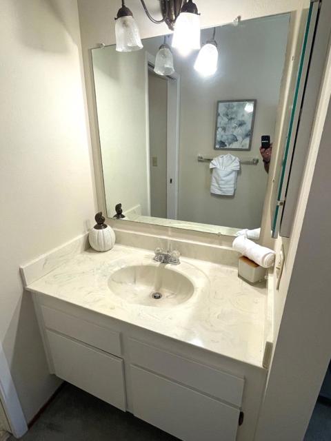 1350 Merrivale West Square, San Jose CA: https://media.crmls.org/mediaz/624b0edd-2b83-4ea4-b8dd-d658573d3dd0.jpg