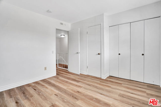 10065 De Soto Avenue, Chatsworth CA: https://media.crmls.org/mediaz/624bde2e-6e19-4334-8863-11c56811f30c.jpg
