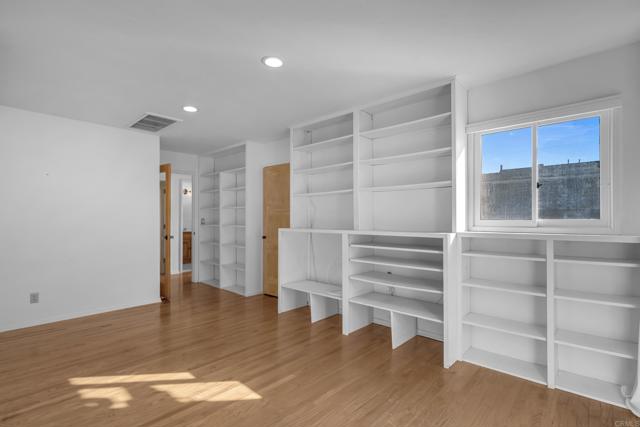 1715 Cedar St, Santa Monica CA: https://media.crmls.org/mediaz/624c681c-ad4f-4ea8-9d40-87d1d97d6ab7.jpg