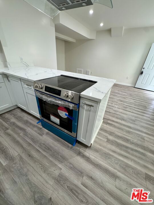 2424 Ocean Park Boulevard, Santa Monica CA: https://media.crmls.org/mediaz/624d350a-29e9-4ed3-8793-722a24a524d4.jpg