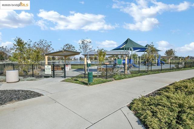 8065 Westport Circle, Discovery Bay CA: https://media.crmls.org/mediaz/624d8b57-a647-486f-89a6-2b4e0c04ca46.jpg