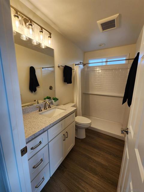 750 N Citrus Avenue, Vista CA: https://media.crmls.org/mediaz/624d8c1b-19bb-4417-8d8a-10aba146ddbe.jpg