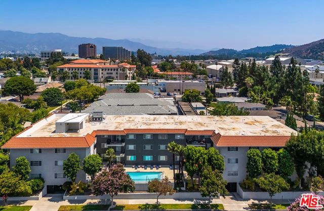 4140 Warner, Toluca Lake CA: https://media.crmls.org/mediaz/624e02d5-fa1f-4a01-9d27-b4a47f43be13.jpg