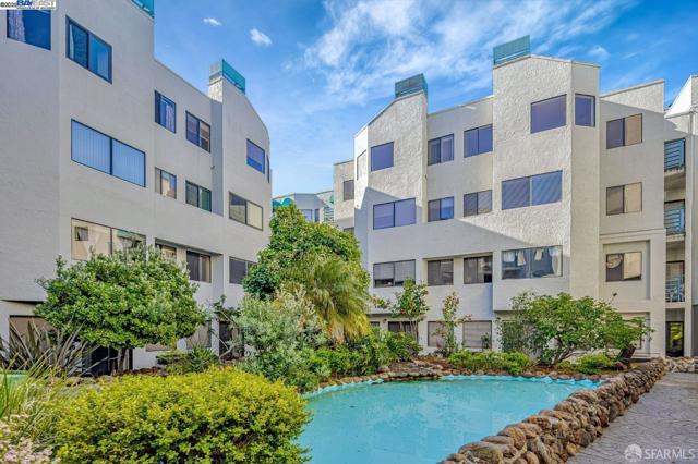 320 Peninsula Ave, San Mateo CA: https://media.crmls.org/mediaz/624e9bf1-4678-4ffc-afc5-3085f4290dc4.jpg