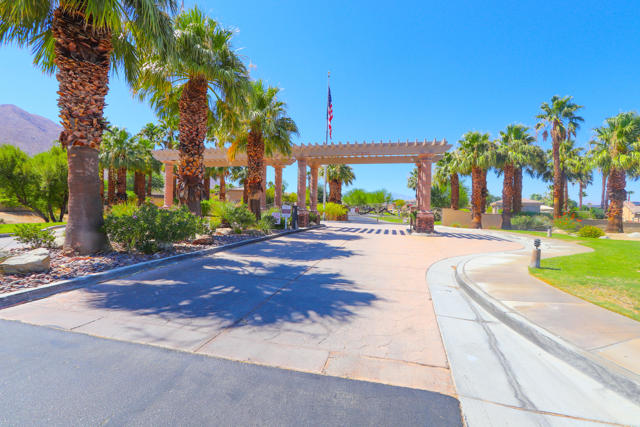 1197 Oro Rdg, Palm Springs CA: https://media.crmls.org/mediaz/624ea5a8-6eef-437e-8eec-8c136b882ea7.jpg