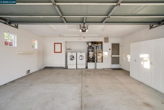 302 Columbia Cir, Benicia CA: https://media.crmls.org/mediaz/624eaf5a-9039-4c55-a83e-99cbfac72309.jpg