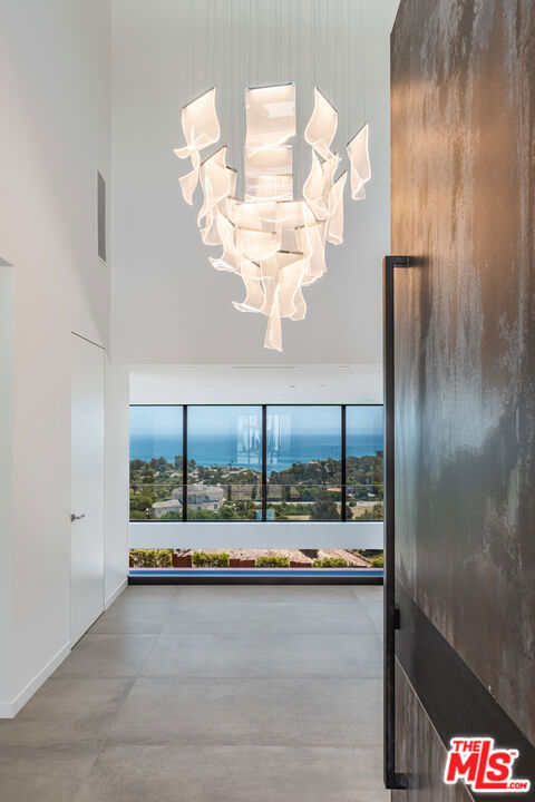 6156 Zumirez Drive, Malibu CA: https://media.crmls.org/mediaz/624f4f8e-9867-4f69-a499-f398134571cc.jpg