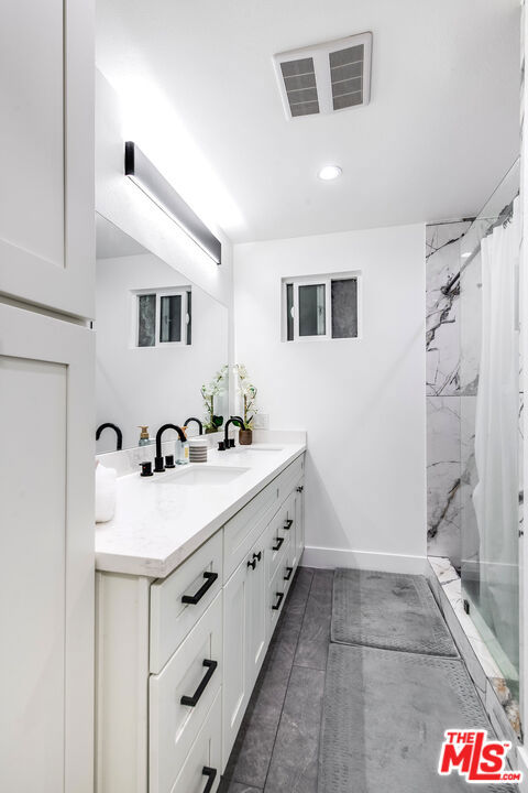 11415 Mcdonald Street, Culver City CA: https://media.crmls.org/mediaz/624fd8a8-0dcd-4f9f-9add-51f25ed6c4bb.jpg