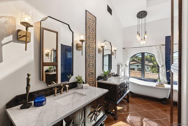 2103 Sunnyside Ave, El Cajon, California 92019, 6 Bedrooms Bedrooms, ,6 BathroomsBathrooms,Single Family Residence,For Sale,Sunnyside Ave,250039701SD