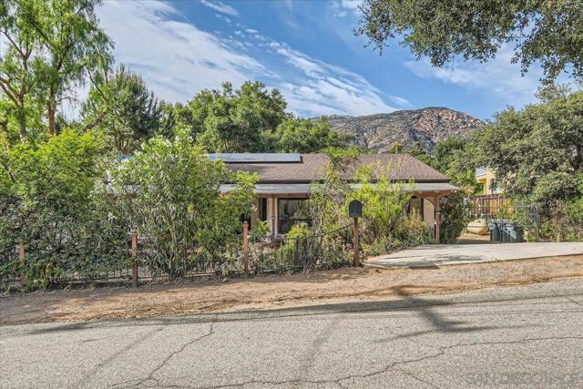 531 Silverbrook Dr, El Cajon CA: https://media.crmls.org/mediaz/625121cd-e8cd-4c8a-beff-e8abc1484fa2.jpg