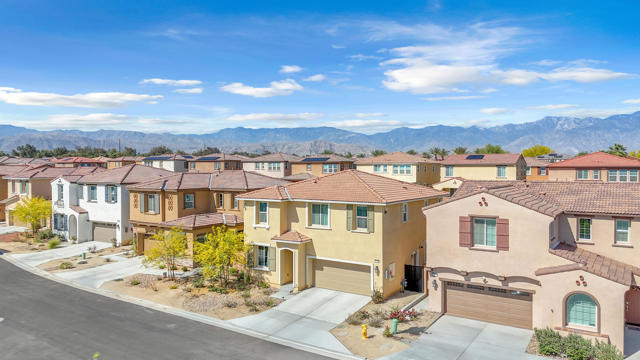35469 Cortesia Way, Palm Desert CA: https://media.crmls.org/mediaz/62514435-4604-4676-aa72-46496efd7bcc.jpg