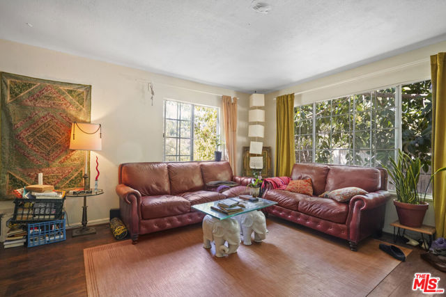 627 Dimmick Drive, Los Angeles CA: https://media.crmls.org/mediaz/62516f08-f153-4a39-a4b6-3a873237ab6a.jpg