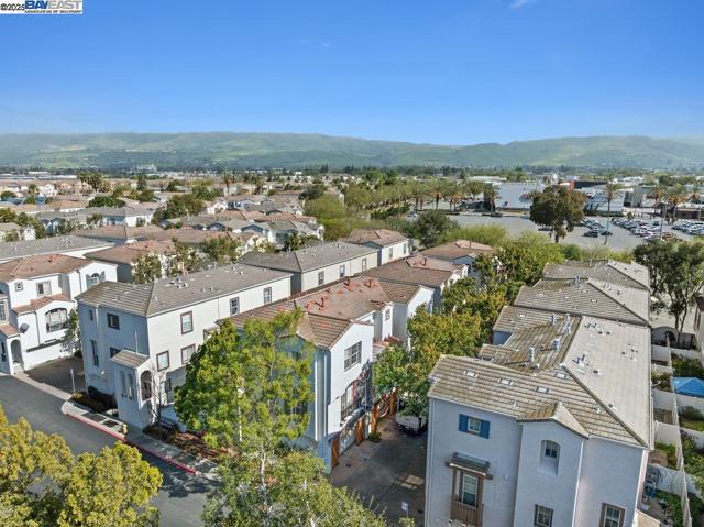 43 Rain Walk, Milpitas CA: https://media.crmls.org/mediaz/6251b14c-b6c9-49d4-bb9b-9de6c3bbf4c4.jpg