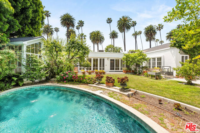 512 N Canon Drive, Beverly Hills CA: https://media.crmls.org/mediaz/6252311d-79cf-4f19-a681-7e4e64369c7b.jpg