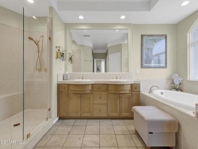 3865 Briar Ridge Court, Newbury Park CA: https://media.crmls.org/mediaz/62526cbf-bee3-4d67-95ad-68e19d9d7c2a.jpg