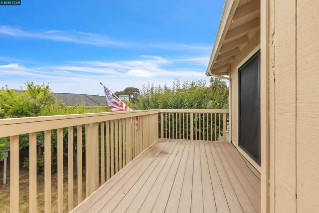116 Falmouth Ct, Aptos CA: https://media.crmls.org/mediaz/6252d409-6d12-4212-9ad4-1416c2f8d7b1.jpg