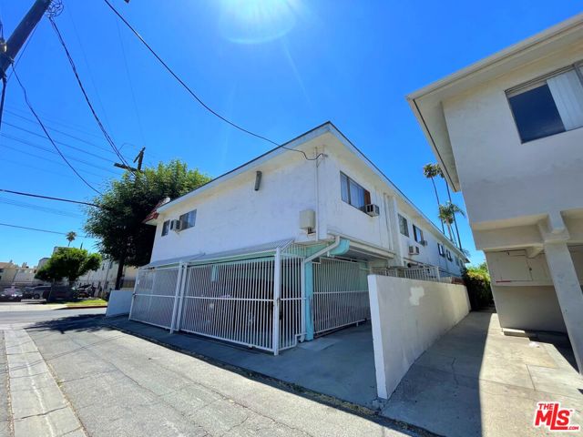 19103 Sherman Way, Reseda CA: https://media.crmls.org/mediaz/6252d62c-4bb0-49eb-83b8-4184e2258f58.jpg