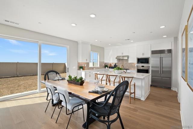 951 Visalia Pl, San Marcos CA: https://media.crmls.org/mediaz/6253032a-2cc8-44c2-b561-b7b7c46b5d23.jpg