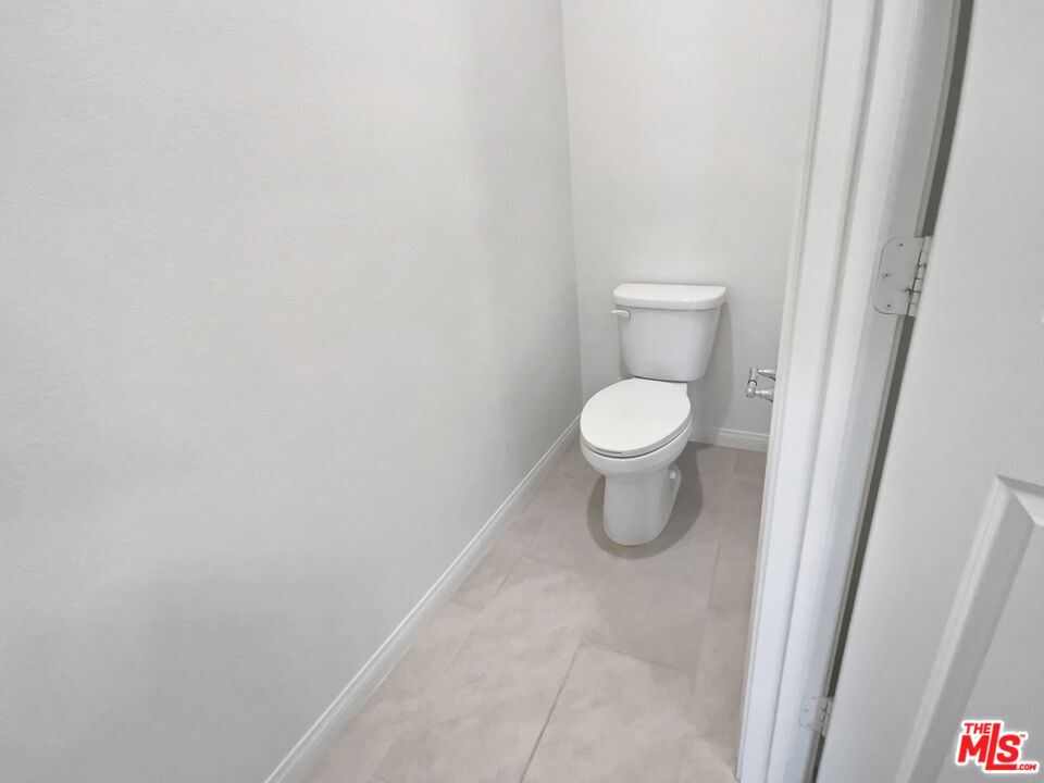https://media.crmls.org/mediaz/625307e8-4aec-40aa-a8e3-f14b5b9a6538.jpg?preset=X-Large