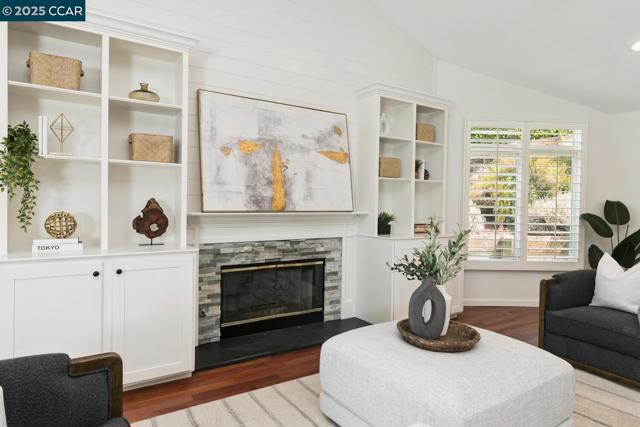 2 Deer field, Walnut Creek CA: https://media.crmls.org/mediaz/62539861-15c1-4a94-88b7-597523ec026c.jpg