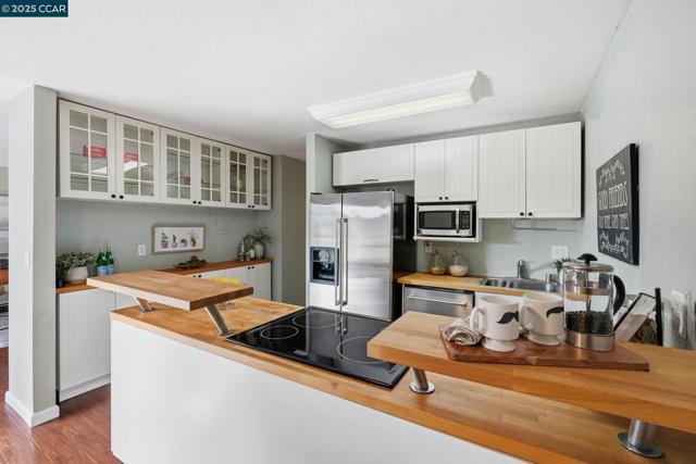 2890 Treat Blvd, Concord CA: https://media.crmls.org/mediaz/62539c4c-f166-4b50-8938-f475f42415d5.jpg