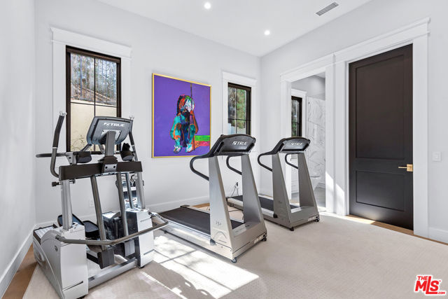 16144 HIGH VALLEY Place, Encino CA: https://media.crmls.org/mediaz/6253f030-b975-4f70-bfd5-465366597ac5.jpg